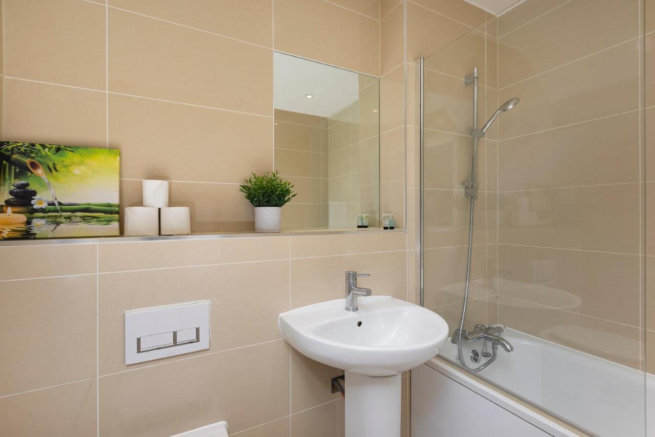 Skyvillion - 4 Bed Luxury Apartment With Balcony & Parking Enfield Εξωτερικό φωτογραφία
