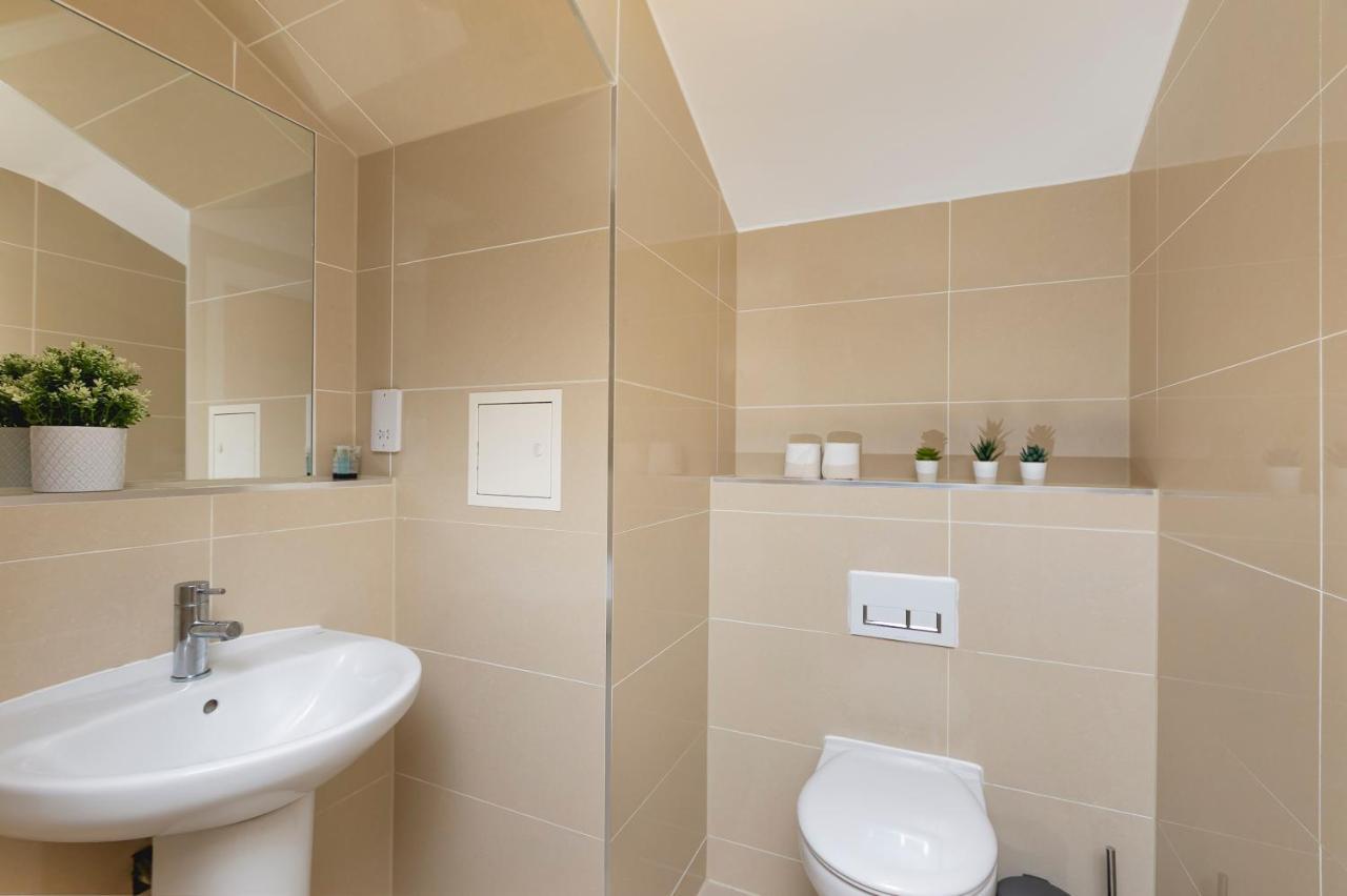 Skyvillion - 4 Bed Luxury Apartment With Balcony & Parking Enfield Εξωτερικό φωτογραφία